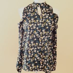D & Kade floral cold shoulder blouse size medium